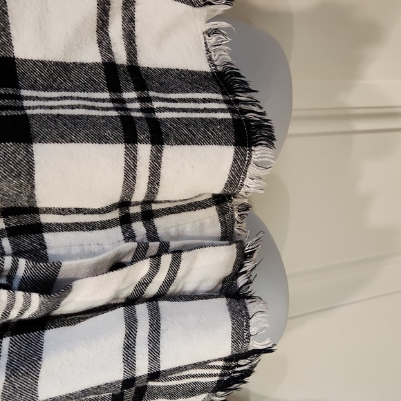 𝅺CLOTH & Stone Plaid Vneck Button Up Raw Fringe Hem Plaid Top - Picture 5 of 7